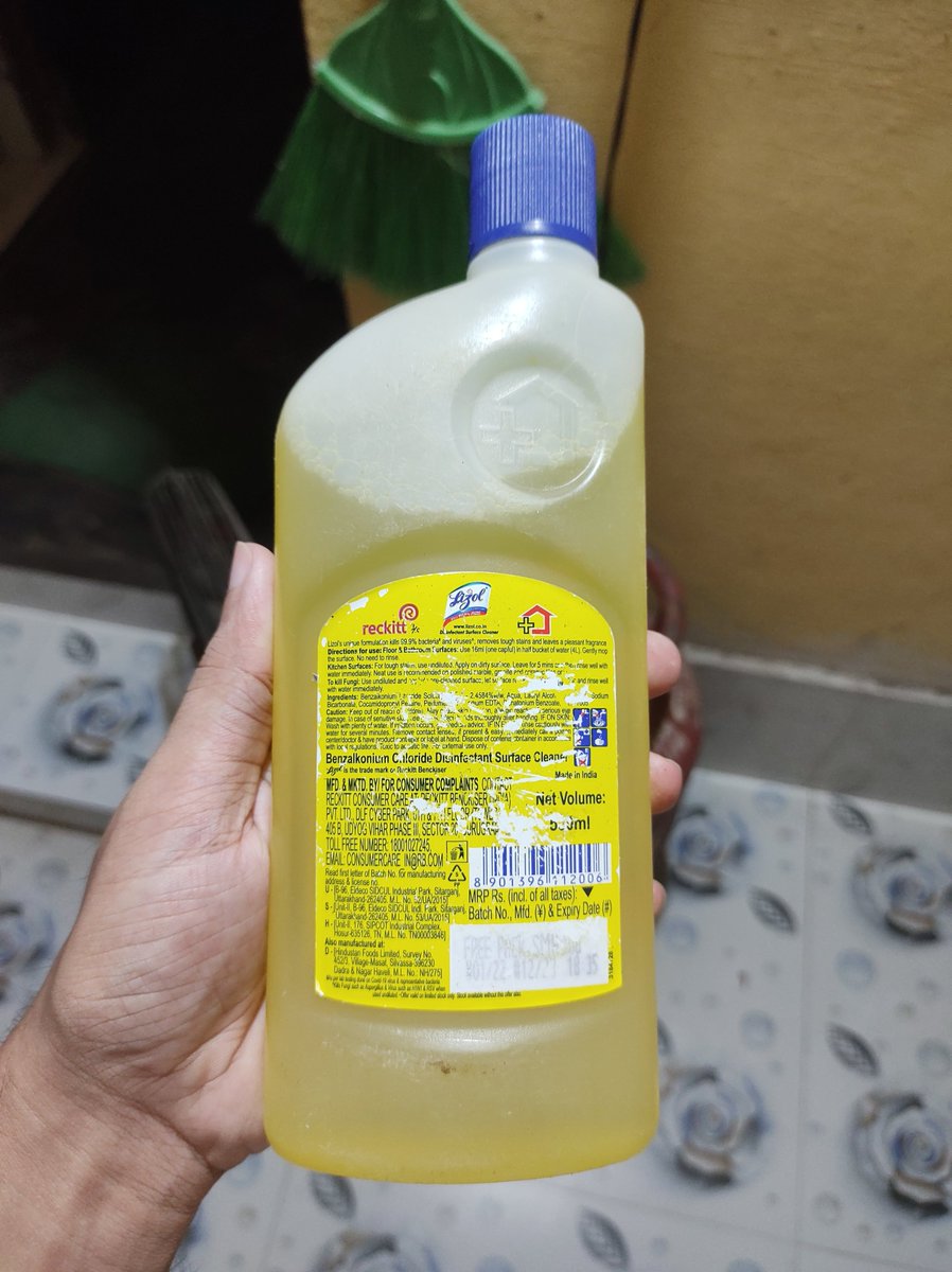 iamkamranh's tweet photo. Received a 500ml Free Pack instead of a 2L pack of Lizol Surface Cleaner from @Flipkart
Every time the @flipkartsupport on call says "this time your return will not be rejected" but the return is being rejected for the forth time straight in a row even after showing valid reason. https://t.co/MvYD6Redt3
