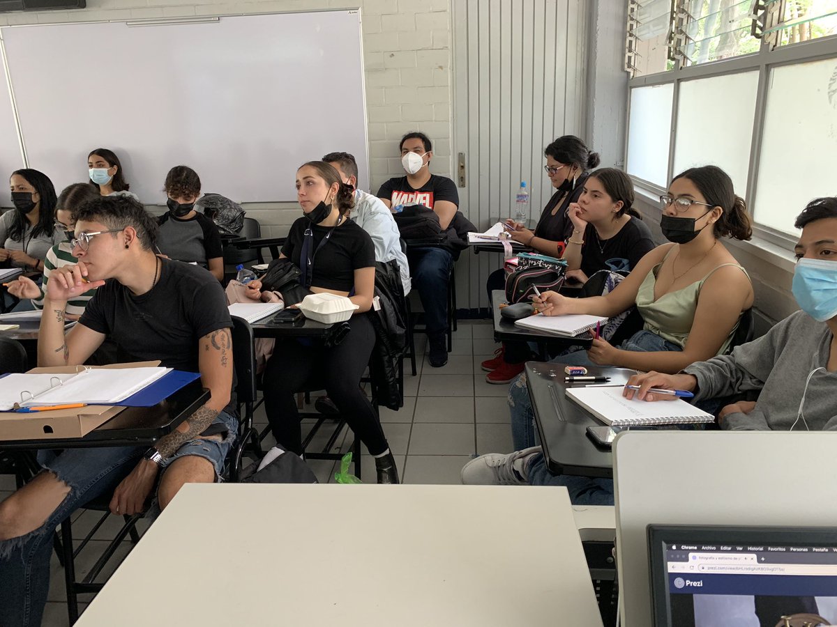 freddacruzv13's tweet photo. Creo que hoy tengo casa llena 🤓.
No sé si sentirme feliz🥹 o preocupada😥, cada vez hay más alumnos y menos butacas.
#teamudg #lgng https://t.co/qjK8G0lg7Q