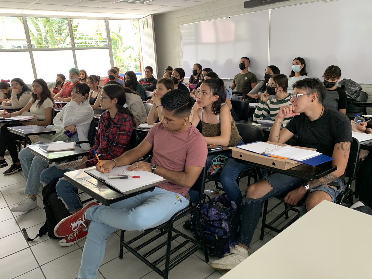 freddacruzv13's tweet photo. Creo que hoy tengo casa llena 🤓.
No sé si sentirme feliz🥹 o preocupada😥, cada vez hay más alumnos y menos butacas.
#teamudg #lgng https://t.co/qjK8G0lg7Q