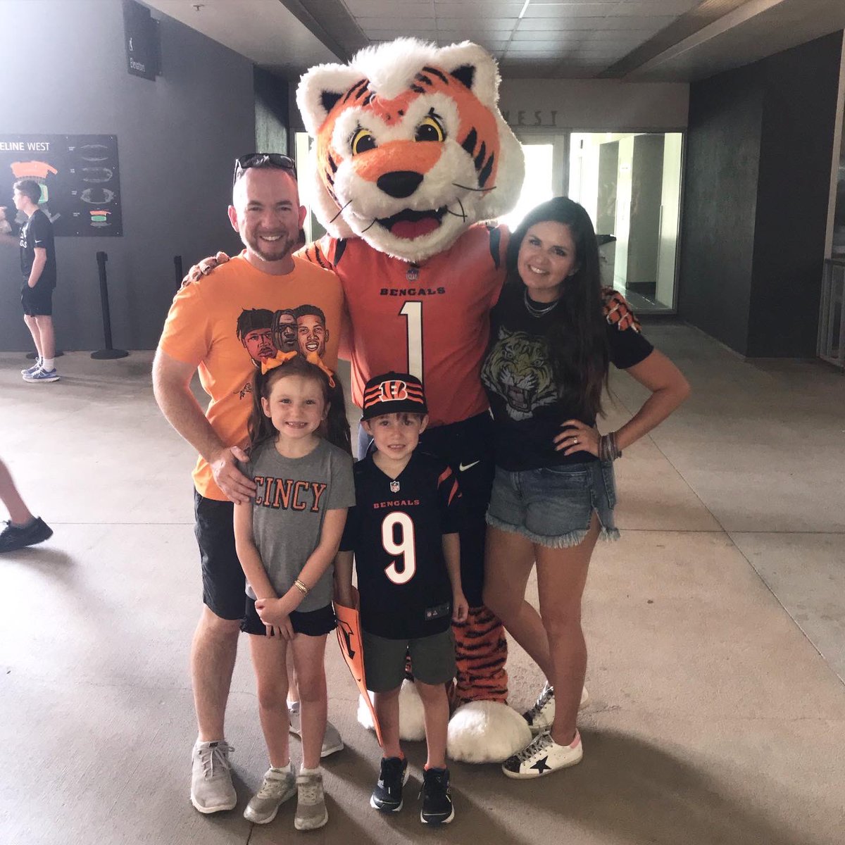 Brian_Oldham's tweet photo. @Bengals @budlight @ash_a_frass https://t.co/JMMWTHQnsl
