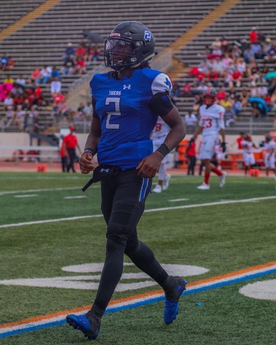 laamatt1224's tweet photo. Great first game with the guys @TCCHFootball #win #readyforweek2 https://t.co/7N2yOnj23E