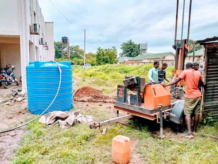 GALGAGambia's tweet photo. #JanjanburehAreaCouncil, one of our member #LocalGovernmentAuthorities today commenced the drilling of two #boreholes at its #Office and at the Janjanbureh #HealthCenter. The initiative is meant to address water shortage that the two institutions are encountering https://t.co/e7foBv7W11