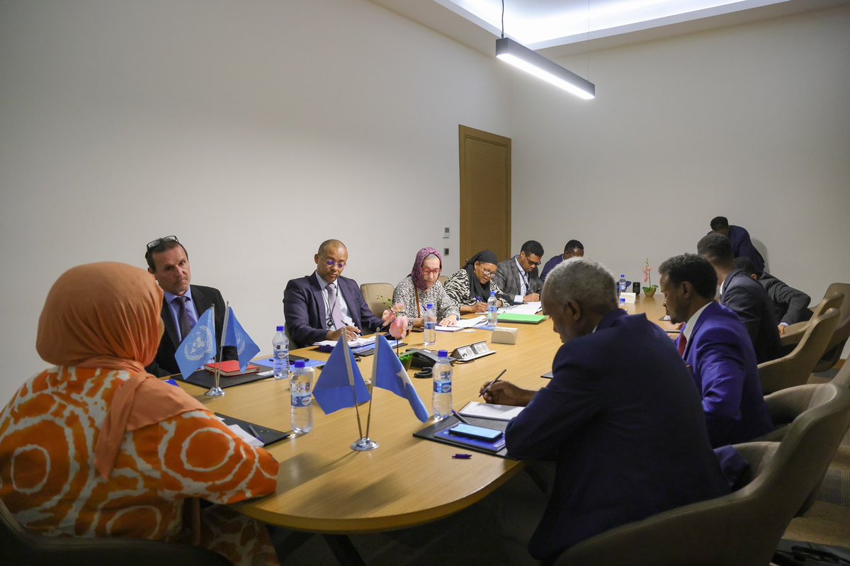 Khadija Mohamed Al-Makhzoumi (@khadijamakhzumi) on Twitter photo I hosted a delegation lead by FAO's Somalia representative, <a href="/EPeterschmitt/">Etienne Peterschmitt</a> .
We discussed ways to deepen and strengthen cooperation between FAO and @MoCC_Somalia we emphasized in developing strategies to cope with climate change and reduce environmental risks. I hosted a delegation lead by FAO's Somalia representative, <a href="/EPeterschmitt/">Etienne Peterschmitt</a> .
We discussed ways to deepen and strengthen cooperation between FAO and @MoCC_Somalia we emphasized in developing strategies to cope with climate change and reduce environmental risks.