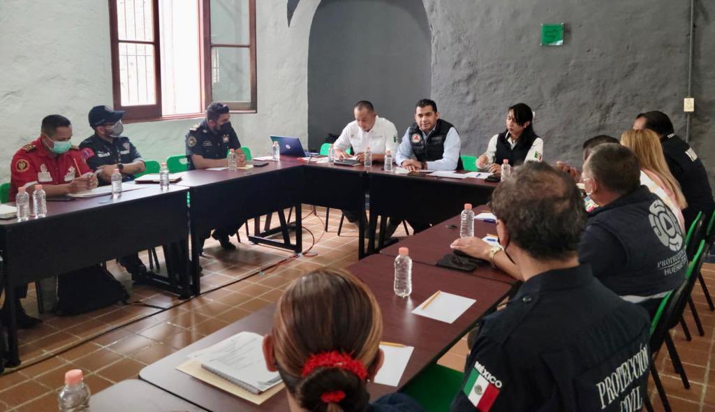 samgm24's tweet photo. Me reuní con titulares municipales de #ProtecciónCivil Región #Tultepec en #Tecámac #CICATEC, para reforzar y ejecutar acciones preventivas que salvaguarden la vida y el patrimonio de las y los mexiquenses en esta temporada de lluvias. https://t.co/pABj0qijks