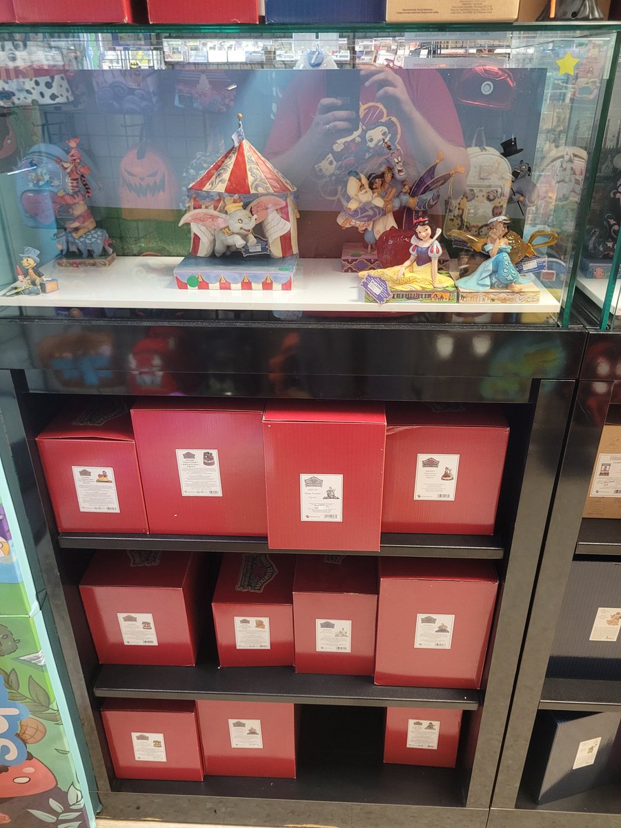 BellaBooksComic's tweet photo. We are making some great progress on our Disney Enesco Statues. Stay tuned for more updates on our new location 

#virginia #virginiabeachva #virginiabeach #tidewater #hamptonroads #va #vabeach #shoplocal #supportlocal #supportsmallbusiness #smallbusiness #757business https://t.co/zpMtM3DOo7