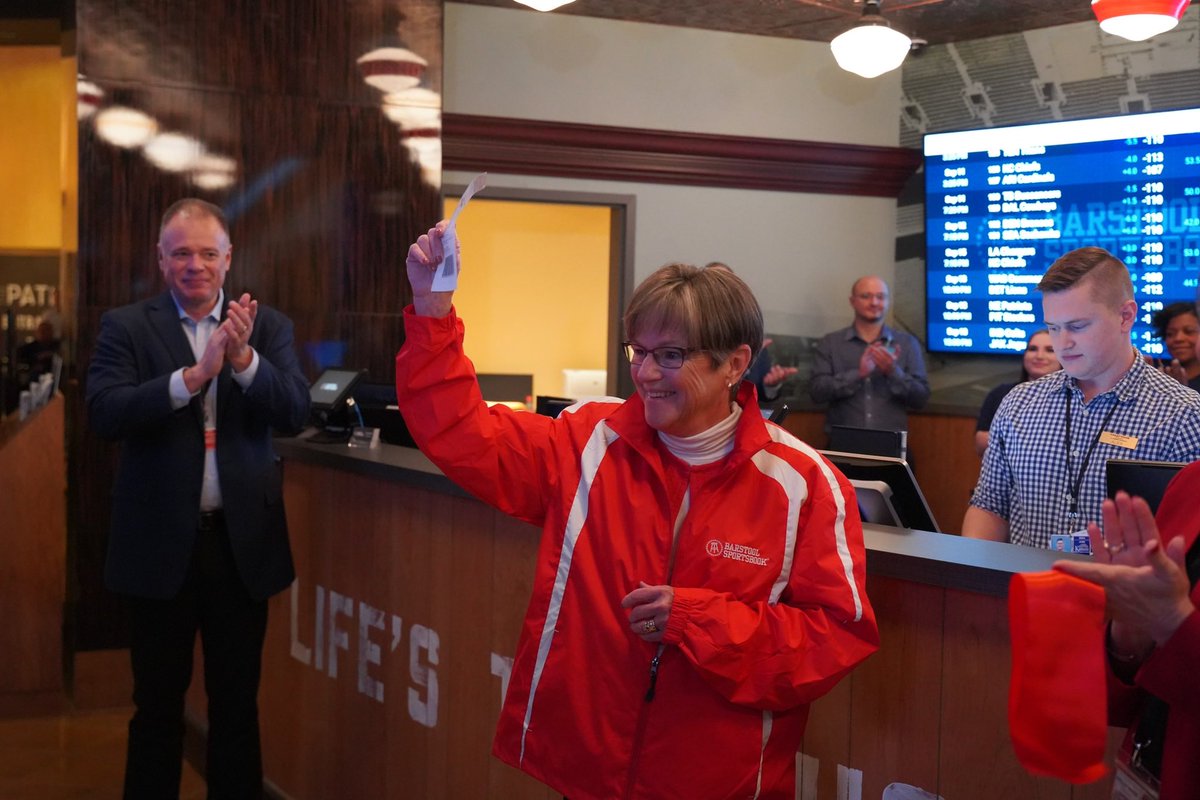 Governor Laura Kelly tweet media