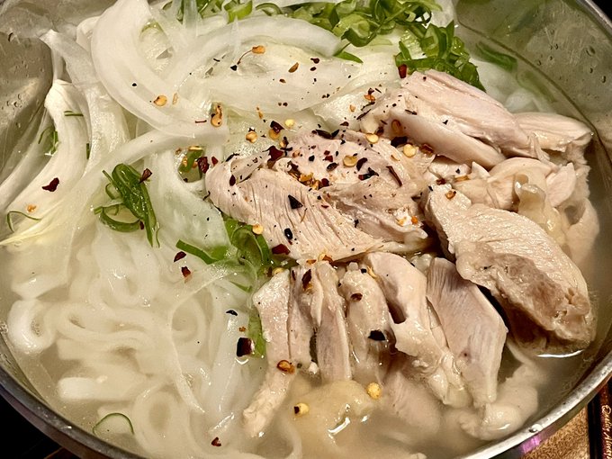 鶏肉のフォー!
もも肉だけどうまうま
あーうめえ 