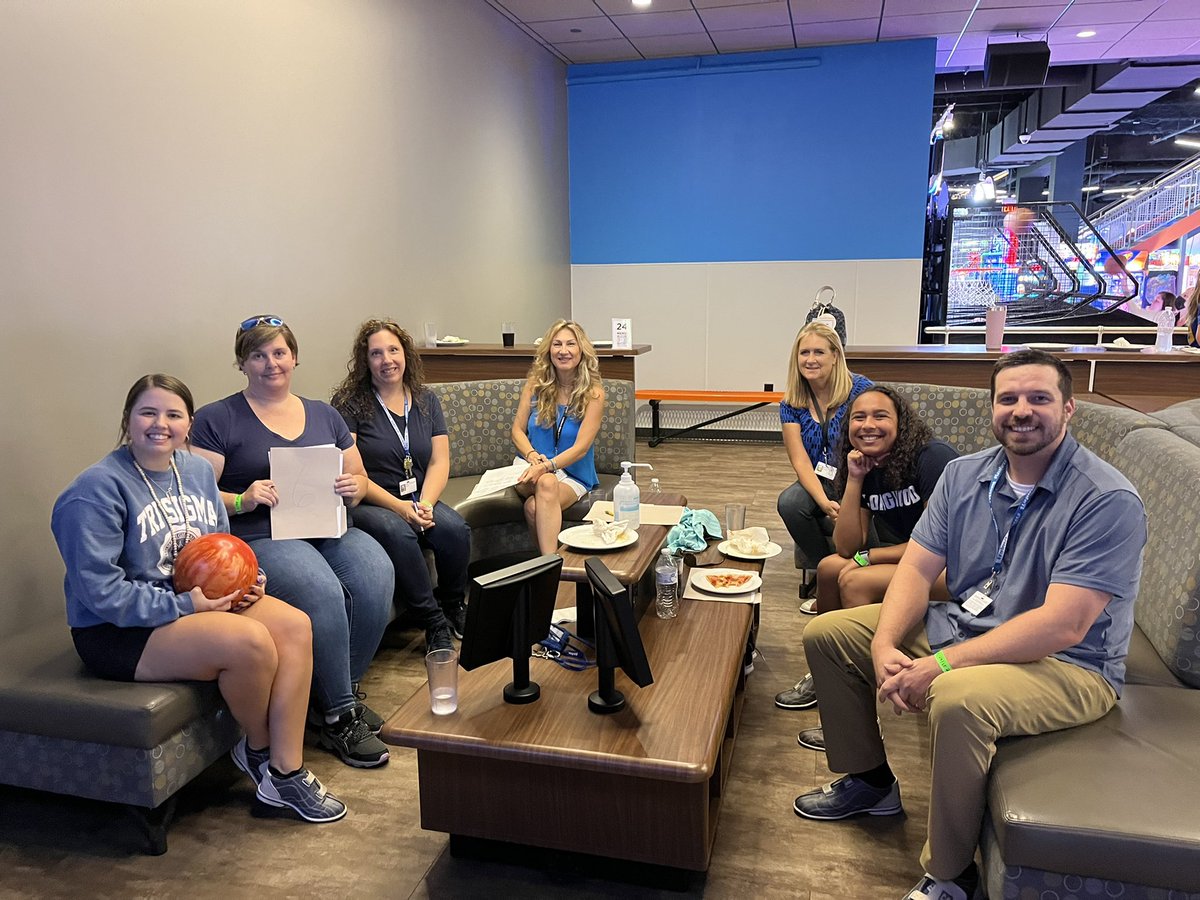 Landstownms's tweet photo. Team building with bowling and pizza!  Our Lancer Life Line teams are excited and energized!  #GoLancers https://t.co/HL4EHKFYhl