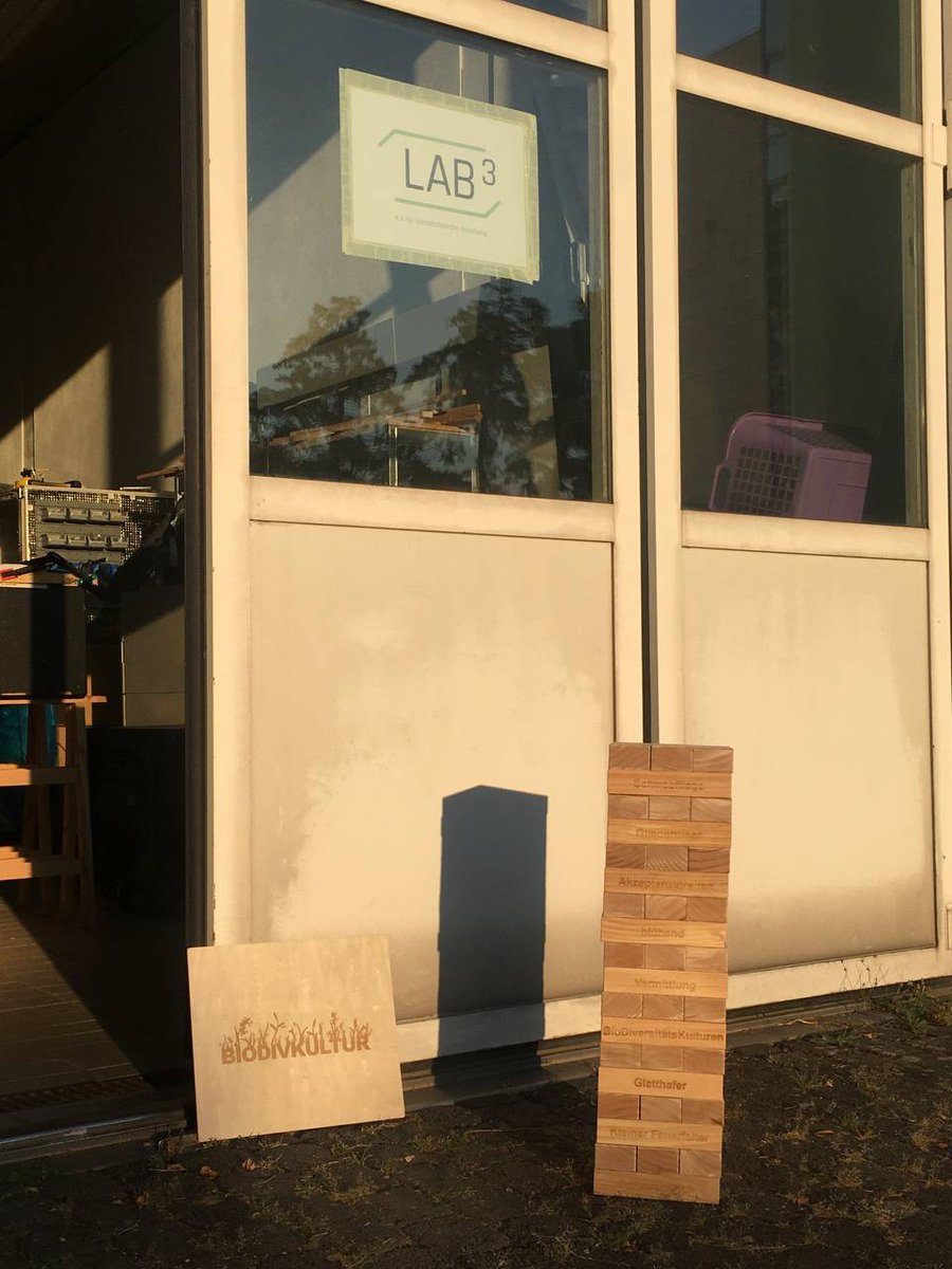 biodivkultur's tweet photo. Letzte Vorbereitungen für unseren Stand auf der #Umweltbörse am Samstag in #Darmstadt: Lasercuttern im #Lab3 🔥🪵 Wie lange kann man das Biodiversitäts-Spiel spielen, bis der Kipppunkt erreicht ist? #Biodiversität https://t.co/5ybQmLNK9a https://t.co/bxIrfigRd8