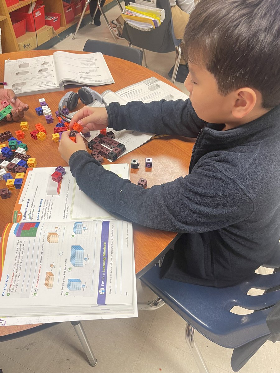 Using snap cubes to learn about volume! #dicksontigers #erdickson