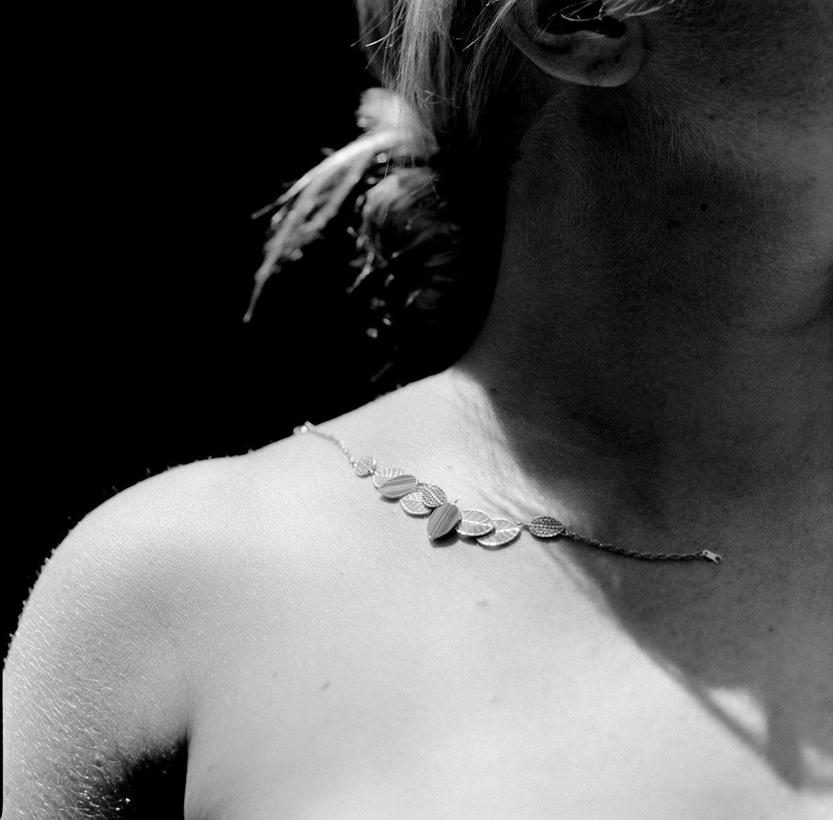 Goldstories_'s tweet image. Don’t define your world in black and white; there is so much more hiding among the grays.

 #blackandwhitephotography 

goldstoriesjewelry.com