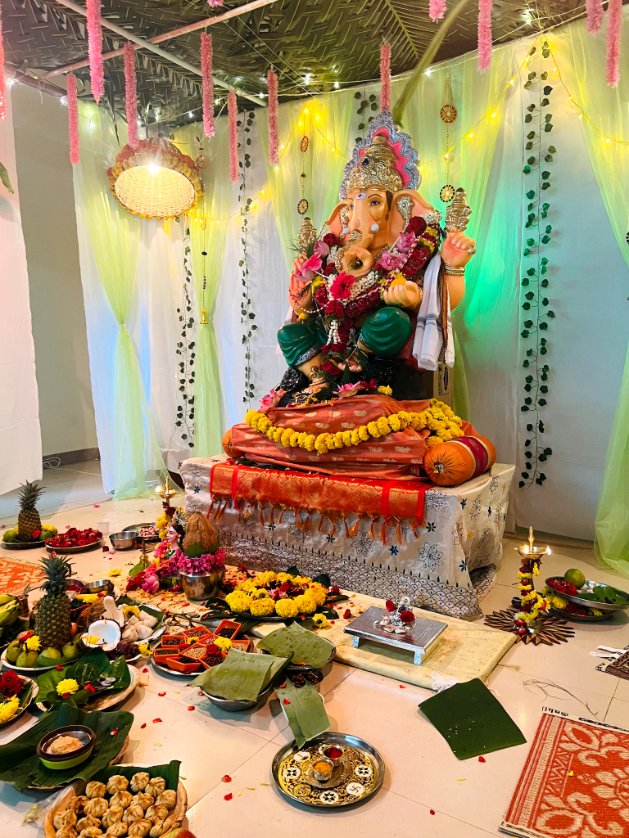 NehaVaishya1's tweet photo. Happy Ganesh chaturthi..❤️. 
... 🙏
#ganapatibappamorya
#srisricollegeofayurveda https://t.co/PYQZAxKoPK