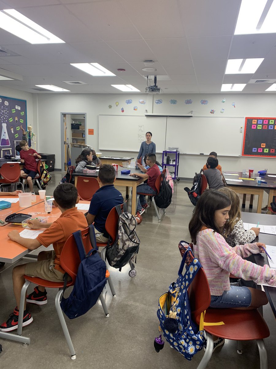 HessFrizzle's tweet photo. Reyes 5th Graders investigating Mixtures and Solutions. Ms. Zavala, our amazing student resident teaching like a boss! 💪🏻 @ReyesElementary @CanutilloISD @PedroGalaviz9 @NoriTeach @arletti03T @JessMCarrillo @CortezSparkles @celia_apodaca https://t.co/XfkgflkZME