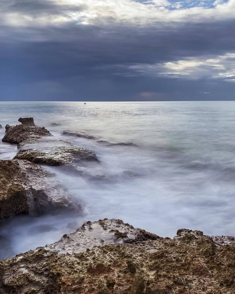 asfvallanca's tweet photo. Me trajo aquí una sed de espacios sin final. Un paseo entre la olas del mar y las nubes del cielo.
#primerolacomunidad #comunityfirst #igerscs #igerscomunitat #igersspain #igers #somosinstagramers #igersaragonontour #igersacademia #ManigersIgers #hallaz… https://t.co/Pi81jHMnCz https://t.co/nwzr1a4RGC