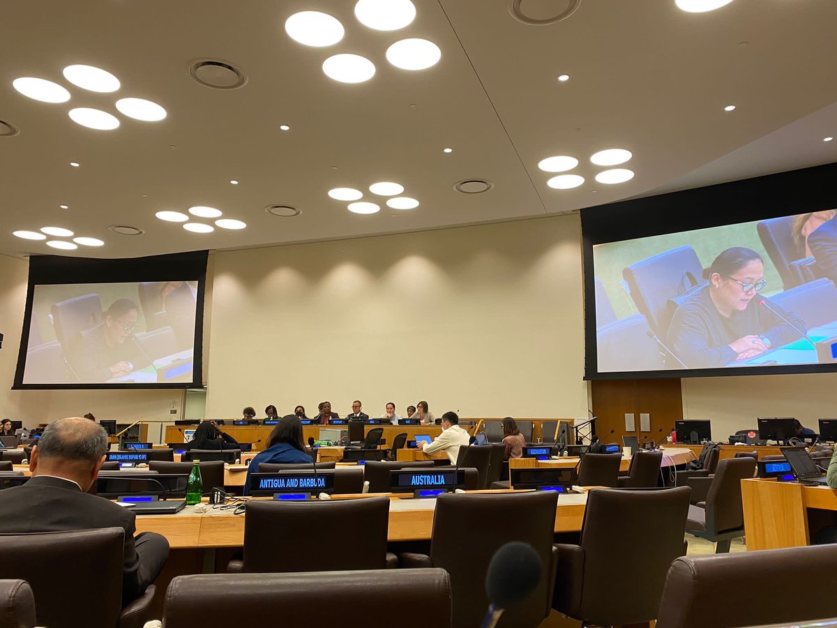 kasymalieva_a's tweet photo. Took part in the #UNDP #ExecBoard meeting. Pleased to extend our support to new #CPD in 🇰🇬 for 2023-27, which reflected #Greengrowth, governance, #ClimateAction &amp; #DigitalTransformation. Thanks to @SpoljaricM, @undpkg &amp; their team for support &amp; cooperation in preparatory process. https://t.co/KRdf5T2cYl