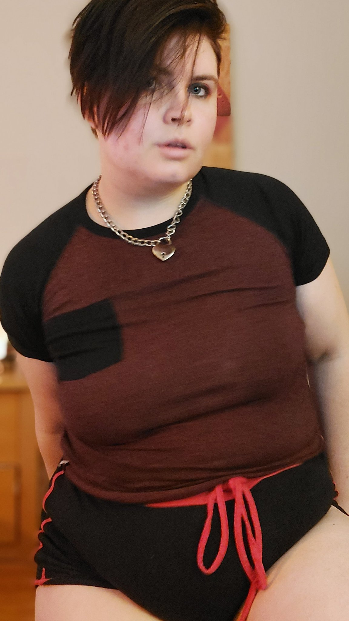 weird-wood-on-twitter-chaotic-enby-gains-80-pounds-just-posted-a