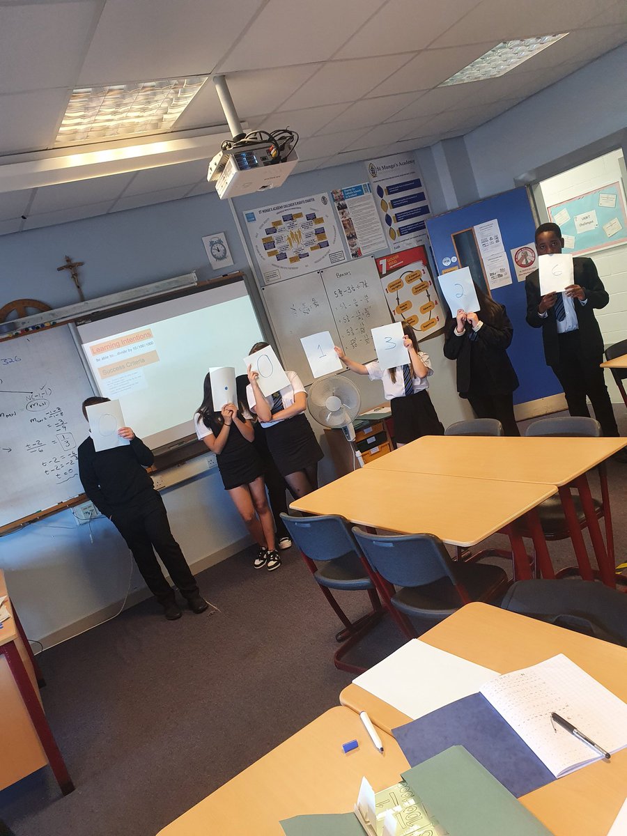 MathematicsSMA's tweet photo. S1 showing their knowledge of dividing decimals by 10/100/1000. Collaborating, questioning and improving. @StMungosAcademy #learningandteachingteachingandlearning https://t.co/dGolgur0ju