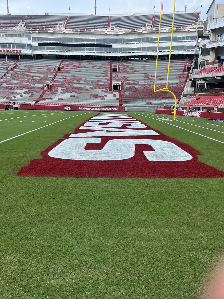 HunterYurachek's tweet photo. Supply chain issues with red paint, I guess this is the best we can do for Saturday. https://t.co/tKj8oLdIuY