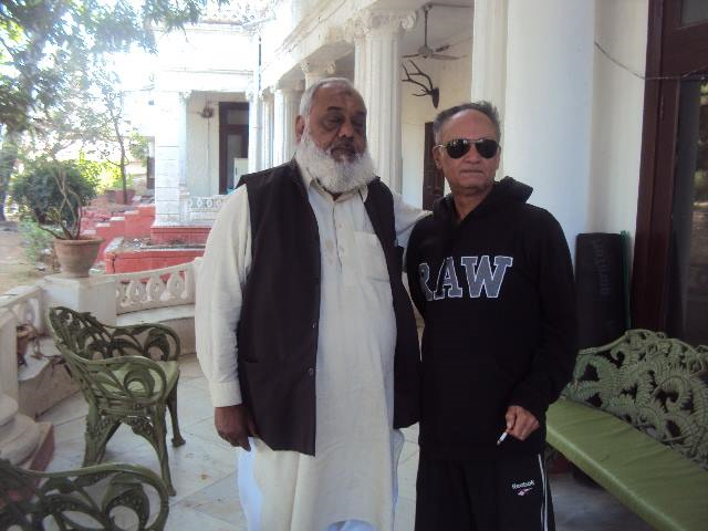 Late Prince Nasir Mirza (right) with Masroor Ahmed Masroor. He was last direct descendant of Nawab Hamidullah Khan in #Bhopal. Mirza was son of Rabia Sultan, youngest daughter of the Nawab who had three daughters, Abida, Sajida and Rabia. Sajida became titular Nawab after him.