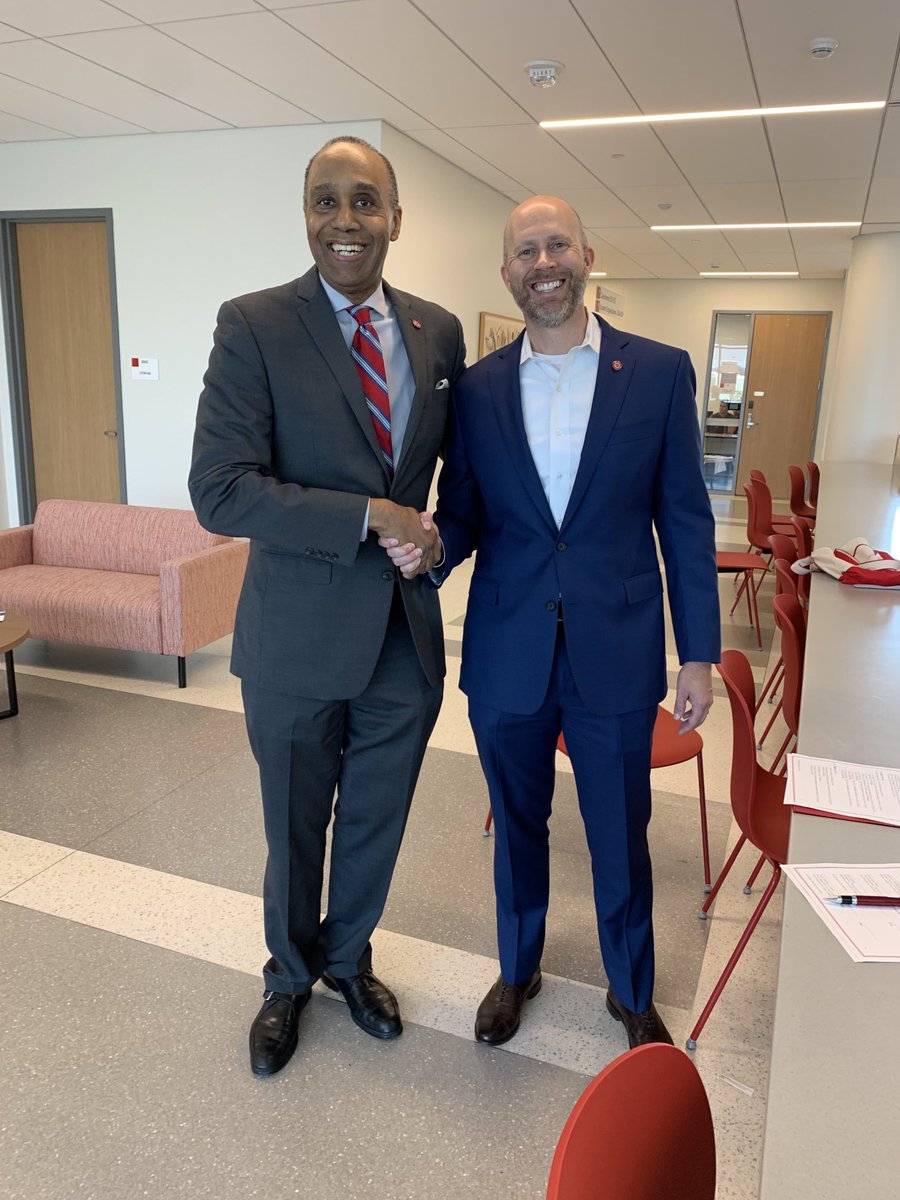 ⁦<a href="/UHLAW/">UH Law Center</a>⁩ John M. O’Quinn Law Building hosts a visit of #BeckRedden Law Firm and sign a gift agreement to name the space outside the terrace as “Len’s Landing.” Many thanks to Alex Robert’s philanthropy. ⁦<a href="/UHLawDean/">Leonard Baynes</a>⁩ is overwhelmed by the gesture.
