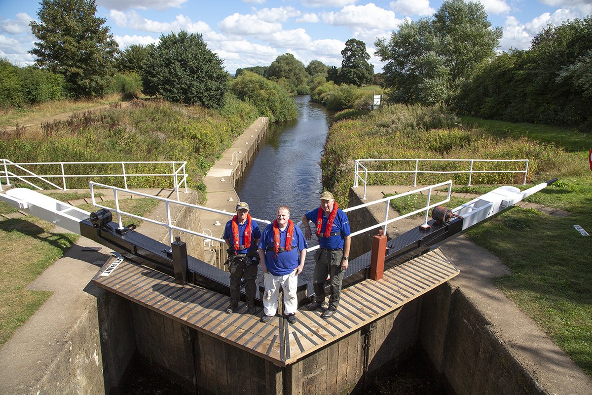 LazloUzala's tweet photo. @CanalRiverTrust volunteers who have been painting Milby Lock Boroughbridge @ThePhotoHour @HarmonyMindBody @sweetrhythms #MilbyLock #Boroughbridge #volunteers #canal #waterway https://t.co/pBPpX8t4lN