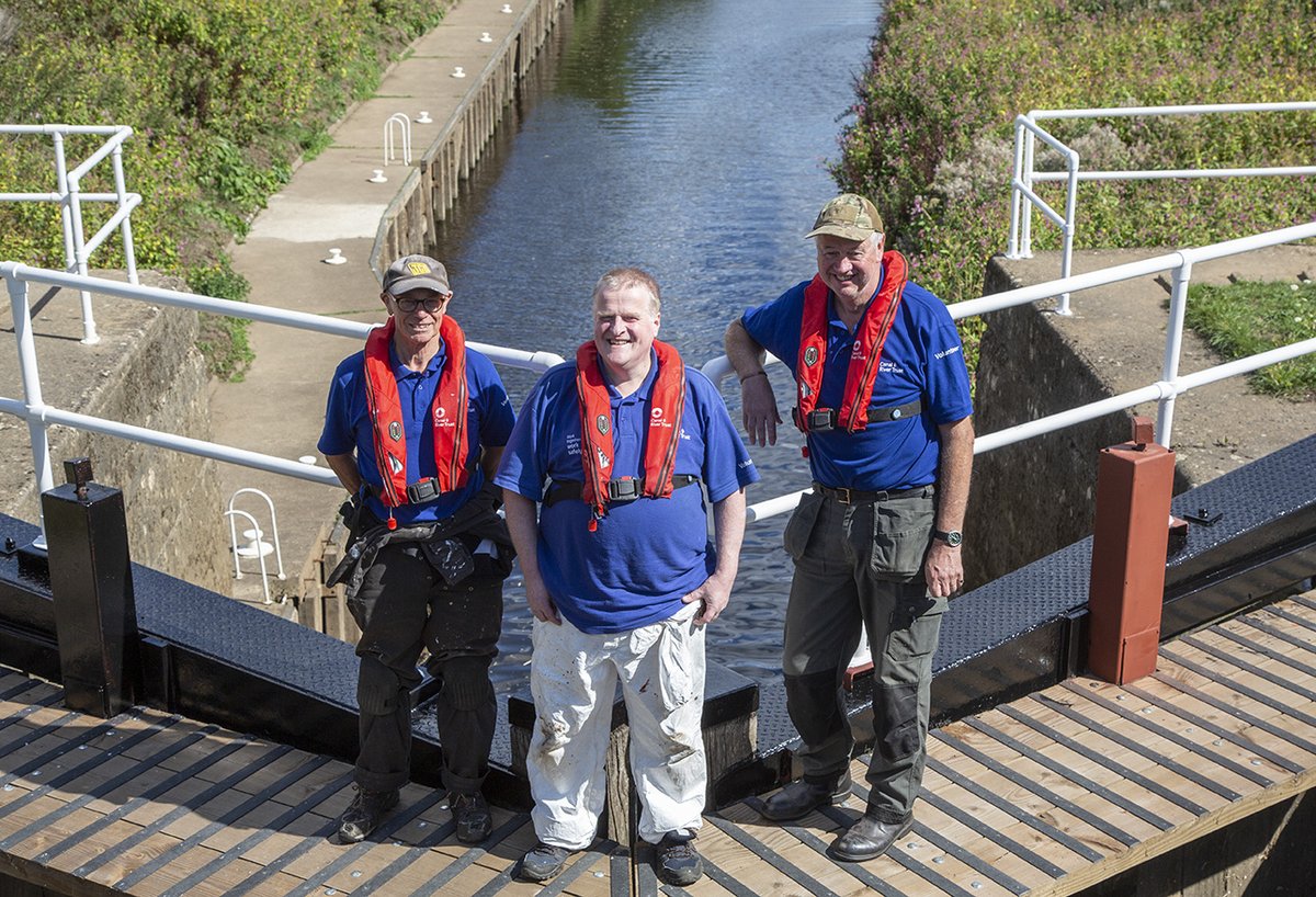 LazloUzala's tweet photo. @CanalRiverTrust volunteers who have been painting Milby Lock Boroughbridge @ThePhotoHour @HarmonyMindBody @sweetrhythms #MilbyLock #Boroughbridge #volunteers #canal #waterway https://t.co/pBPpX8t4lN