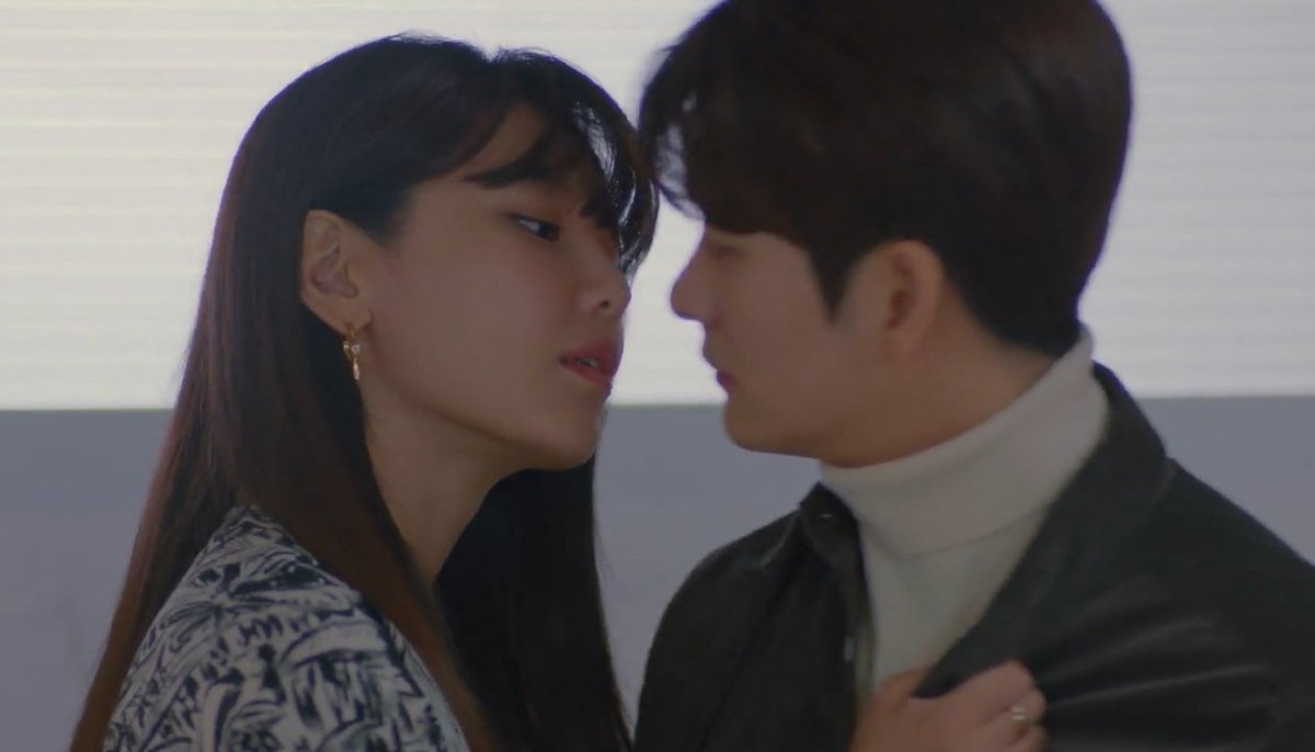 adnapknipot6's tweet photo. bish as sooyoung attacks to kiss his leading men,, THEY'RE BOTH SHOCKED AF 😳 UGH LUCKY MEN 🥺🤧🥹
#IfYouWishUponMeEp8
#RunOnEp11 https://t.co/bRLT7NQbC8