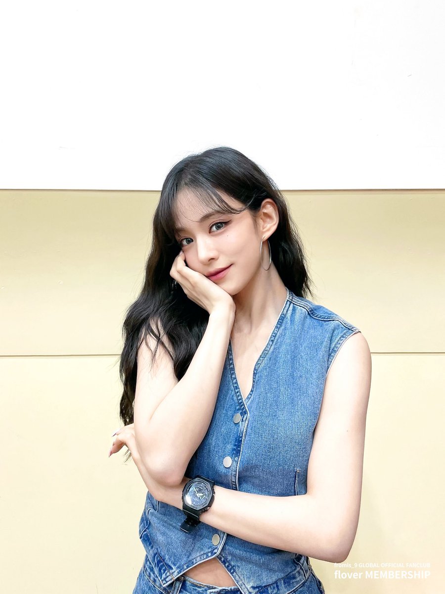 lee chaeyoung pics tweet media