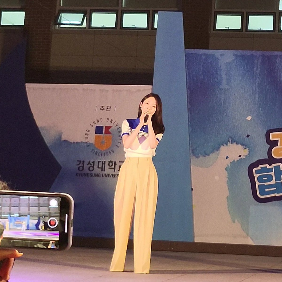 강민경씨 발찾아요 민경이 발 와앙 자바먹혀써