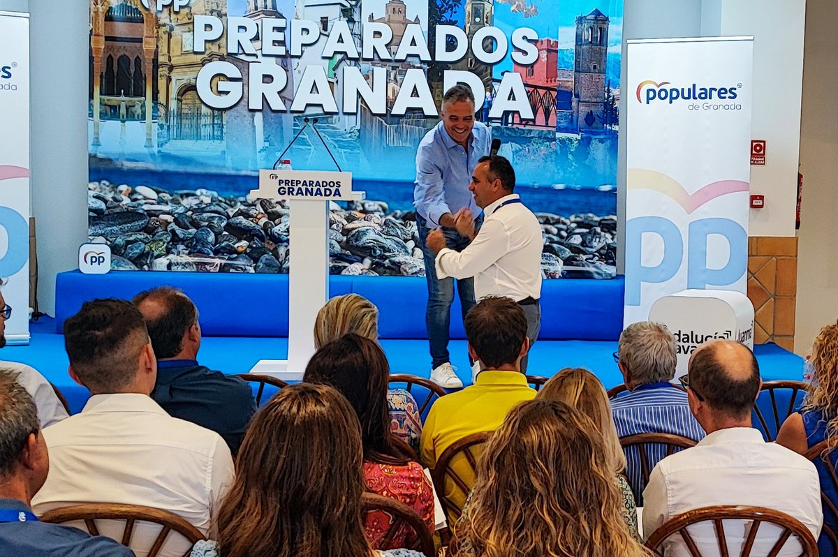 ppgranada's tweet photo. 👩‍🏫 Continuamos la jornada de nuestra #EscuelaDeAlcaldes creando sinergias y aprendiendo sobre inteligencia emocional con el alcalde de La Palma del Condado (Huelva), @MgarciaFelix 

#PPGranada
#PreparadosGranada https://t.co/zbEyheB58o