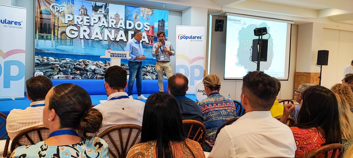 ppgranada's tweet photo. 👩‍🏫 Continuamos la jornada de nuestra #EscuelaDeAlcaldes creando sinergias y aprendiendo sobre inteligencia emocional con el alcalde de La Palma del Condado (Huelva), @MgarciaFelix 

#PPGranada
#PreparadosGranada https://t.co/zbEyheB58o