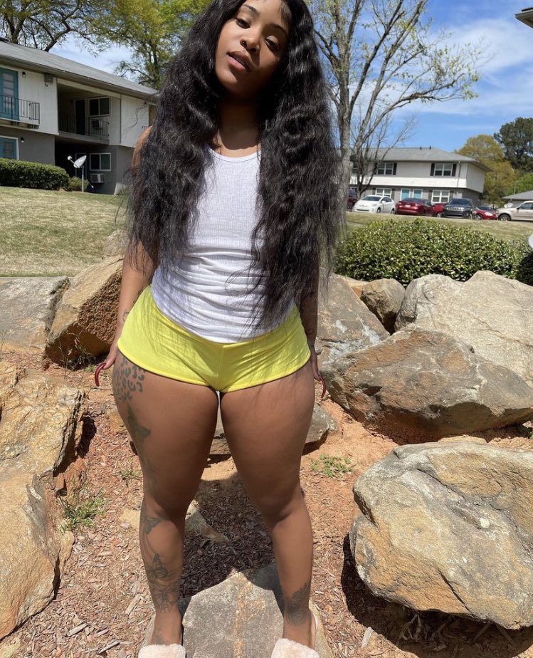_lulthickumms_'s tweet photo. FRONT OR BACK💛🍑 https://t.co/Auc0WaDqCr