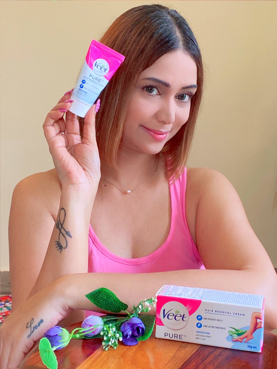 Have you tried the New #VeetPURE hair removal cream yet? I tried the new formula and the experience was unbelievable. Swipe Right ➡️ to see the results! 
💗I loved the fact that the new formula Felt and smelled so fresh even after removing
#chooseveetpure @VeetIndia