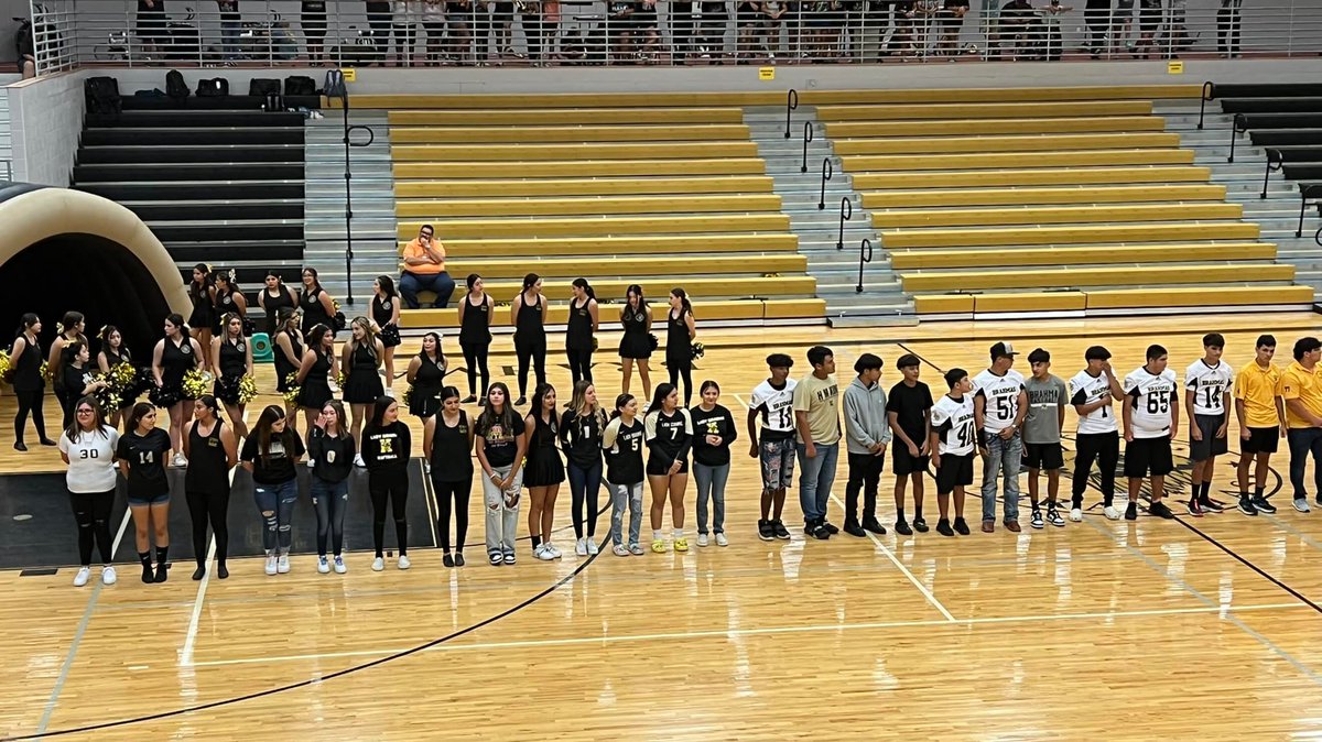 GoMightyBrahmas's tweet photo. Hello #BrahmaFamily! Here are a few pictures from our annual KISD Running of the Bulls!!! Thank you to everyone who came out to support our Athletes, our #BraveBulls. We are excited to watch our athletes compete and succeed. π€πBRAHMA NATIONπ€π #GoBrahmasGo!!! @PerezCissy https://t.co/y4C1cydFKv