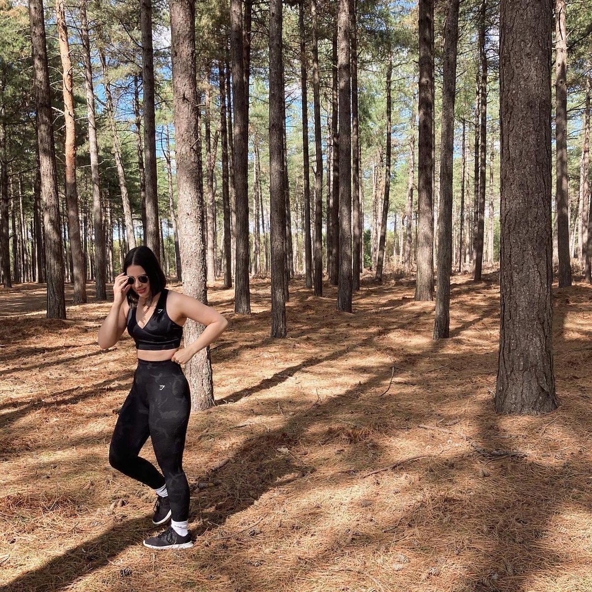 _EscapeToEarth's tweet photo. [Ad-Gifted] Love my new #Gymshark set! These leggings are my ‘go to’ for hiking or airport outfits 🥾 
Shop @Gymshark for the look 🛍Adapt Camo Seamless Leggings and Bra - Black
#TravelBlog #EscapeToEarth #Forest #Woods #Trees #GymSet #GymOutfit #WorkoutSet #WorkoutClothes https://t.co/gcNPj7YO3Z