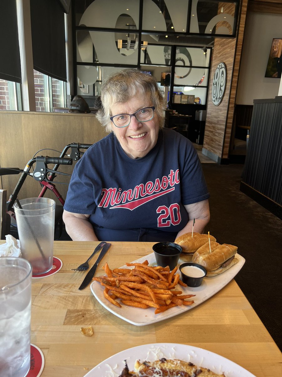 CCRIRylie's tweet photo. Lunch date with one of my favorites💗 #TeamCCRI #ILoveCCRI https://t.co/cEMgZzbds9