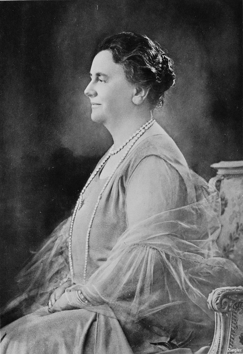 warakorn_top's tweet photo. #otd 31 August 1880 – Wilhelmina, queen of the Netherlands was born (d. 1962)
She was Queen of the Netherlands from 1890 until her abdication in 1948. She reigned for nearly 58 years, longer than any other Dutch monarch.
#wilhelmina #royalhistory #d24aug #queenofthenetherlands https://t.co/9W9bJiq26P