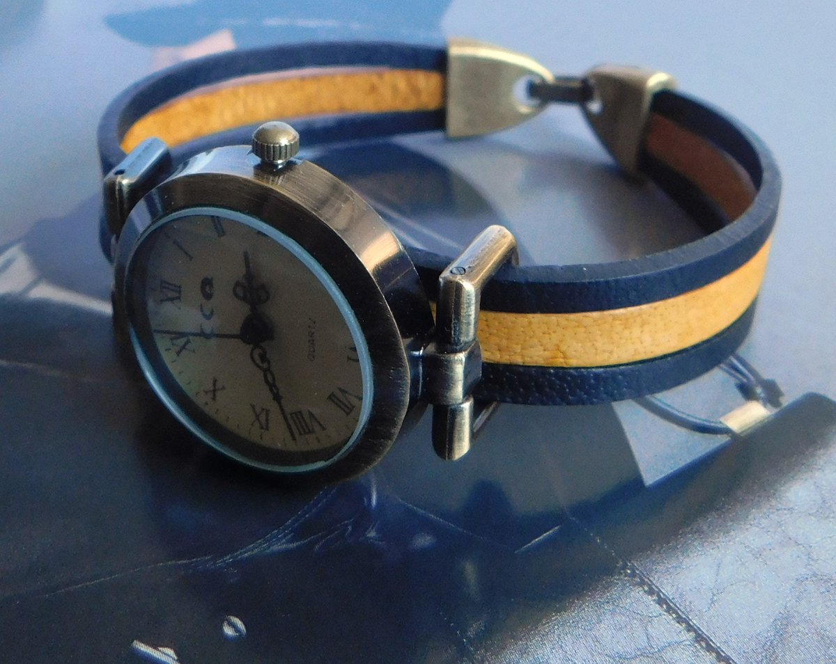 JuSal08's tweet photo. Leather watch for women. Simple women's watch. Wristwatch with leather band. Vintage style watch. Custom size band watches for women. https://t.co/FViHBZQ29j #leatherwatch #womenswatches #uniquewatch #retrowatch #minimalistwatch #watchesforwomen #giftsforher https://t.co/Jrf0TARVsc