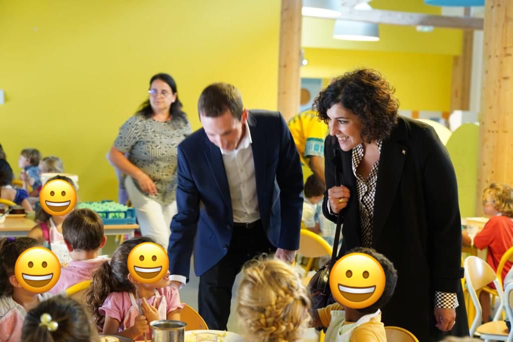 AzzazNadege's tweet photo. ✨ Une bien belle journée de rentrée dans les 13 écoles de le ville où nous avons rencontré la communauté éducative. Des enfants heureux de se retrouver et d’entamer une nouvelle année scolaire que nous veillerons à rendre la plus agréable et sereine possible à #Châtillon https://t.co/M19EzGxqNw