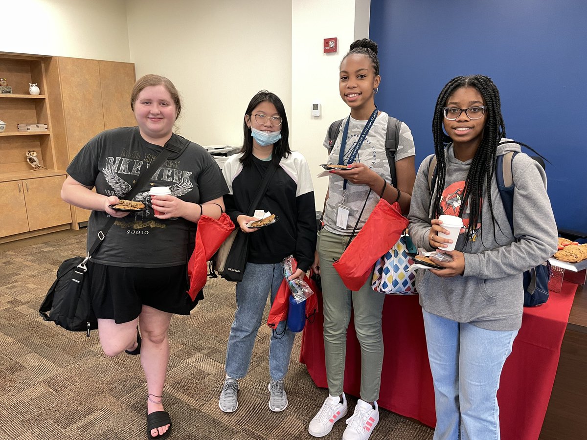 FAULibraries's tweet photo. FAU Libraries Open House is happening right now!
#redandblue #faulibraries https://t.co/ESRg2q8eh7