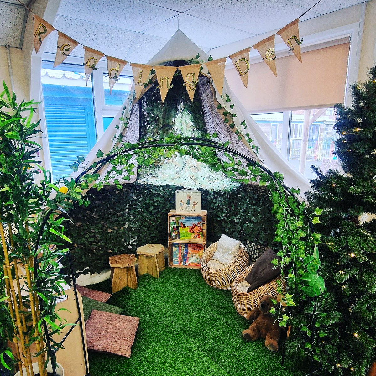 MrsTaylor_EYFS's tweet image. Nursery 'Reading Den' 🦉👓📚📖

#earlyreading #eyfsliteracy #Reading #readingforpleasure #lovebooks #Readingcorner #classroom