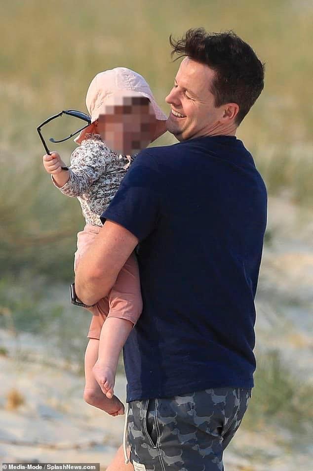 Nharrison42Neil's tweet photo. Wishing a very happy 4th birthday to gorgeous Isla @antanddec hope u have had a lovely day together!! 🥰😘🎂🎈🎉 It’s my birthday on Monday, could I please have a birthday tweet from u @antanddec ? 🤞🙏😘💕 https://t.co/uZLd5dMxSB