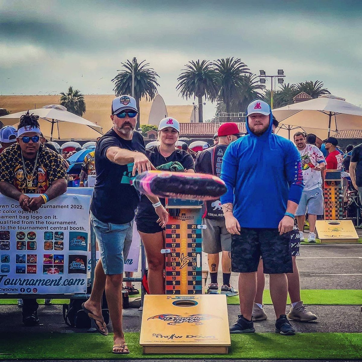 CornholePatches's tweet photo. Another killer photo from Ventura: ACL Pros @JoshuaThielen1 &amp; Derrick King. Photo courtesy of John Goldston. #TheThrowdown @SpencerMakenzie #cornhole https://t.co/aX79b6V10K