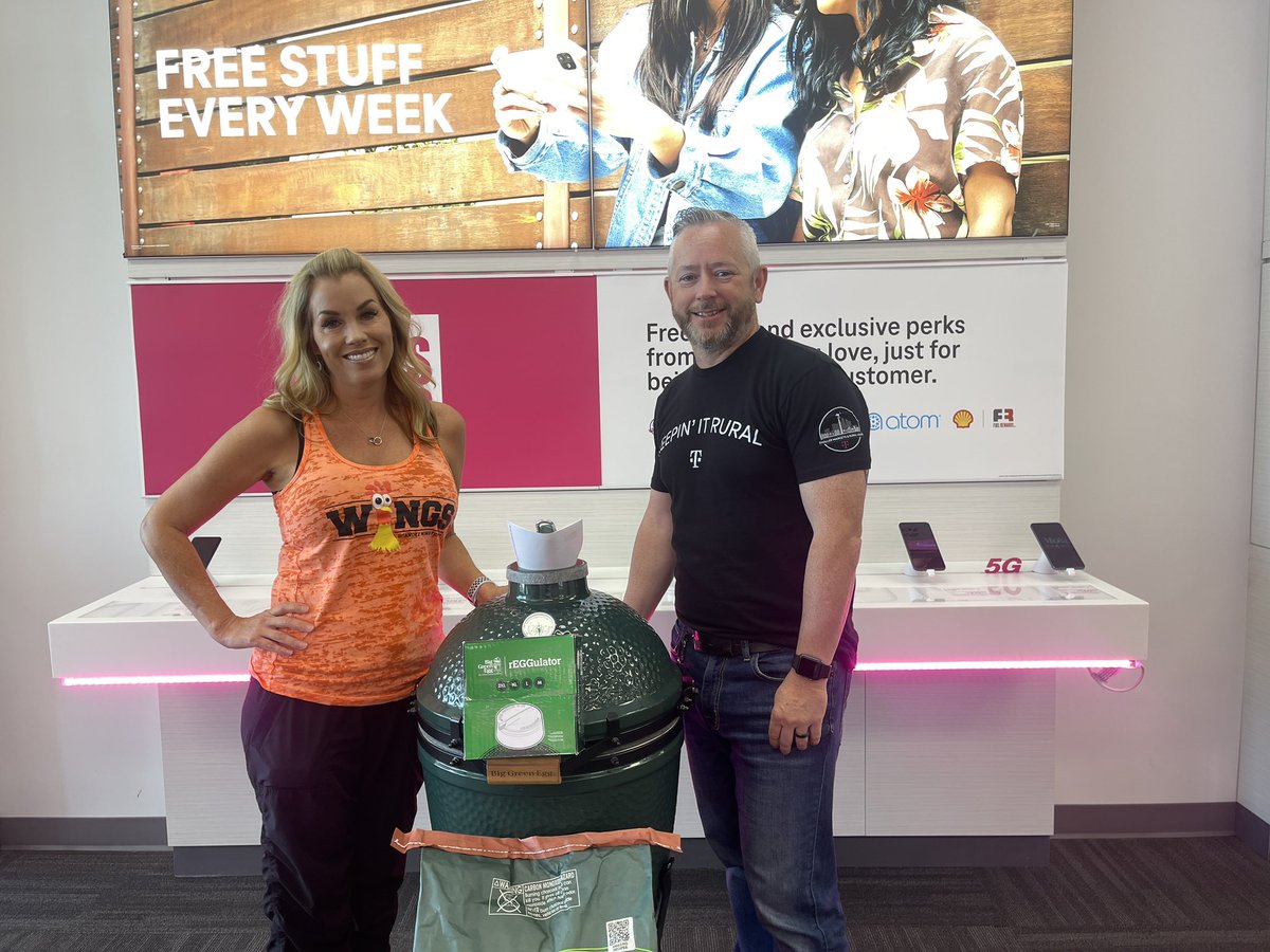 moleworld's tweet photo. Had the pleasure of announcing the winners from the 2022 Roanoke Wing Fest with Waynette Anderson from @DrPepperPark on a Facebook livestream!  T-Mobile sponsored the Big Green Egg Grill drawing and  the T-Mobile peoples choice award for best wings!  #roanokerising #beastmode https://t.co/0AZ2YsCzyd