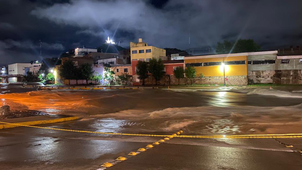 PCParral's tweet image. Las 24 horas de los 7 días de la semana, monitoreamos todos los puntos de riesgo. 

En caso de emergencias, llama al 9️⃣1️⃣1️⃣