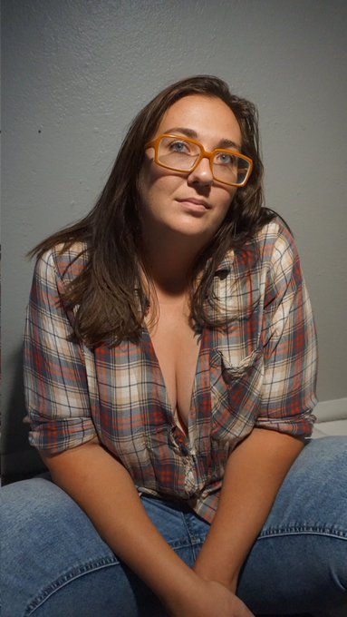 Destiny R. Star’s pics and videos