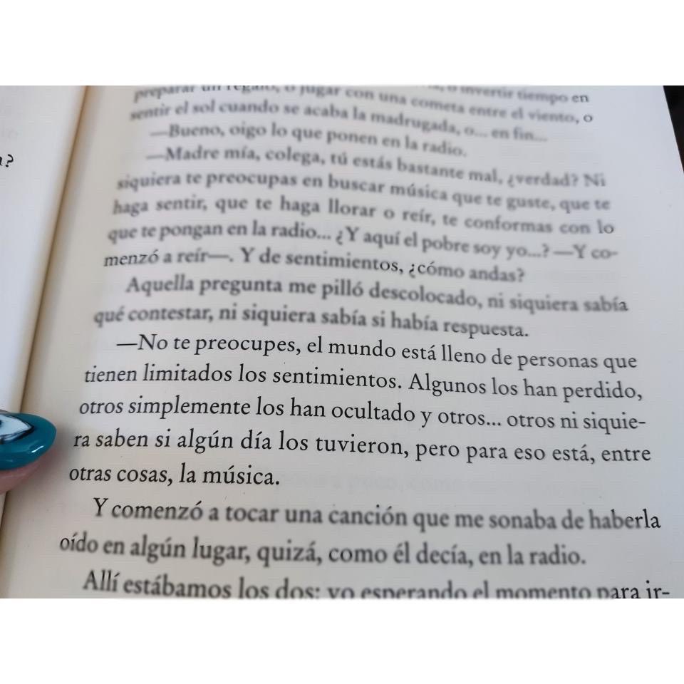Cementedelibros's tweet photo. "No te preocupes, el mundo está lleno de personas que tienen limitados los sentimientos. Algunos los han perdido, otros simplemente los han ocultado...otros ni siquiera saben si algún día los tuvieron, pero  para eso…”
Autor: Eloy Moreno
Libro: El regalo
#cementeriodelibros https://t.co/81nGAo46eB