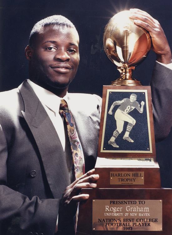 NE10CHAMPS21's tweet photo. TBT to the UNH GOAT-Roger Graham. Roger had one of the best RB careers in college football history, with 6,000 rushing yards and 66 TD’s.Roger won the ‘93 Harlon Hill trophy as the best player in all of D2. He was signed by the Cowboys in ‘95 and played with the Jags in ‘96 #RG34 https://t.co/Cawi2OqEJy