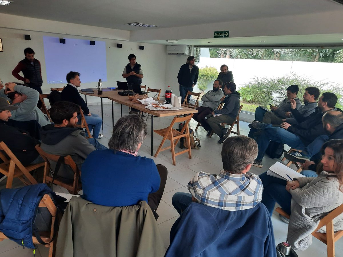HugoMiraMar's tweet photo. @aapresid @JmfRegional #Maiz del #Sur.#Cierre 21/22.+700 lotes #Analisis. Manejo ajustando modelos #Densidad vs #Nitrogeno con #AgriculturadePrecision.  El año del los tardios y los ciclos adaptados. + 700 lotes. @pichiberg  @GuilleDivito Diego Aguilera #PrecisionAg https://t.co/KReR87Mrh4