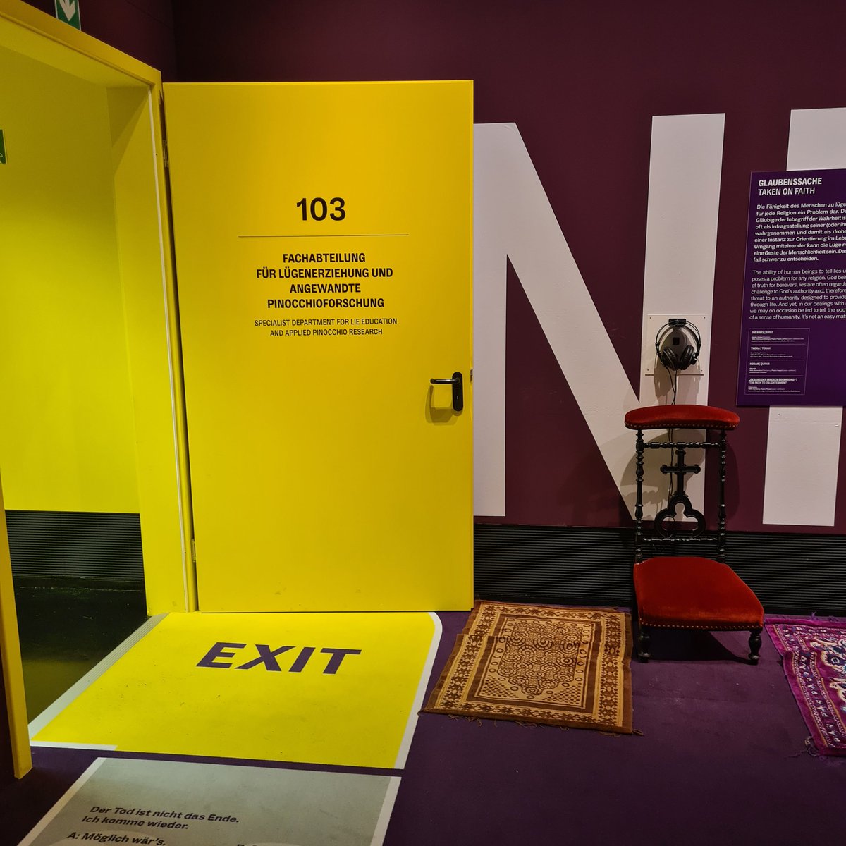 Prof. Dr. Anna Greve (@annagreve4) on Twitter photo Sehr anregende Ausstellung des Kurators Daniel Tyrandellis und dem Gestaltungsbüro <a href="/Kossmanndejong/">Kossmanndejong</a> zum Thema Fake, Lüge, Täuschung usw. im @DHMDresden. Seit der Antike ein immer aktuelles Thema, insbesondere zum Machterhalt! Sehr anregende Ausstellung des Kurators Daniel Tyrandellis und dem Gestaltungsbüro <a href="/Kossmanndejong/">Kossmanndejong</a> zum Thema Fake, Lüge, Täuschung usw. im @DHMDresden. Seit der Antike ein immer aktuelles Thema, insbesondere zum Machterhalt!